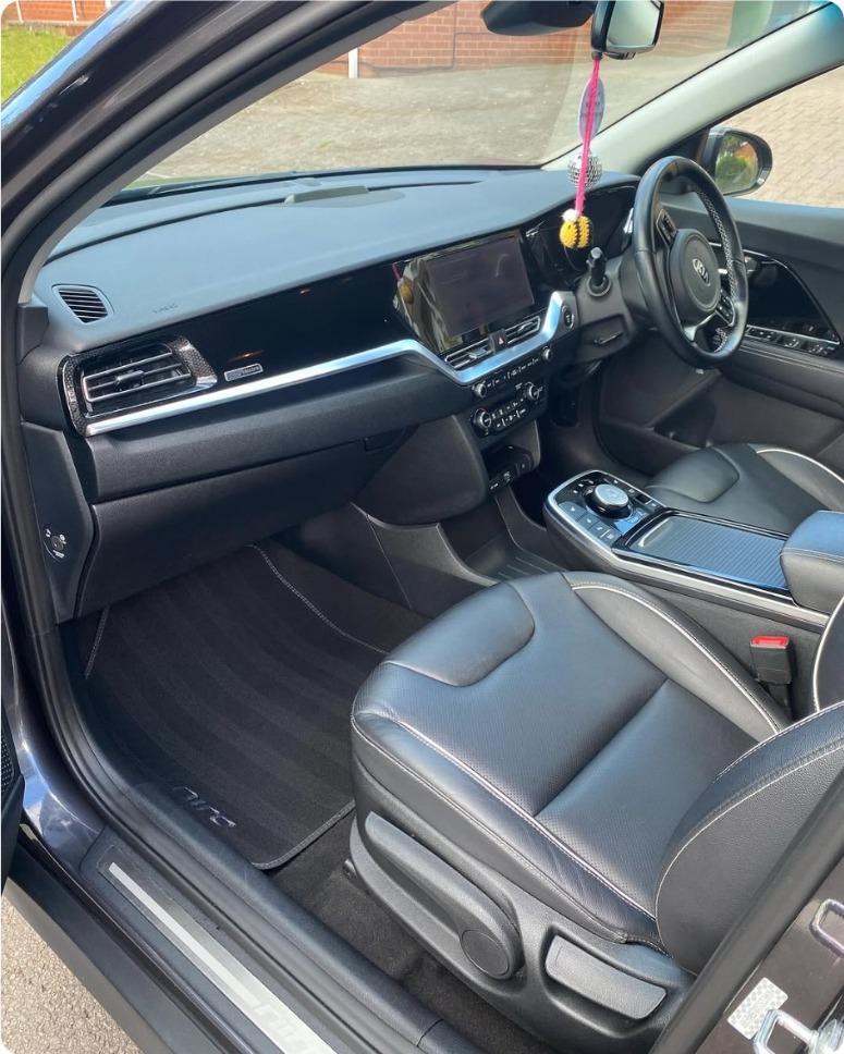 After: Kia Niro — Interior deep clean